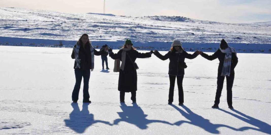 Hava -16 dereceye düştü görsel şölen başladı! Kış turizminin kalbi burada: Atlı kızaklar ve halaylarla sezon açıldı 3